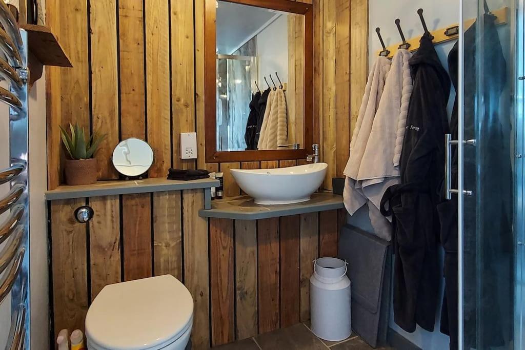 The Cloves Farm Shepherd's Hut Holiday home *